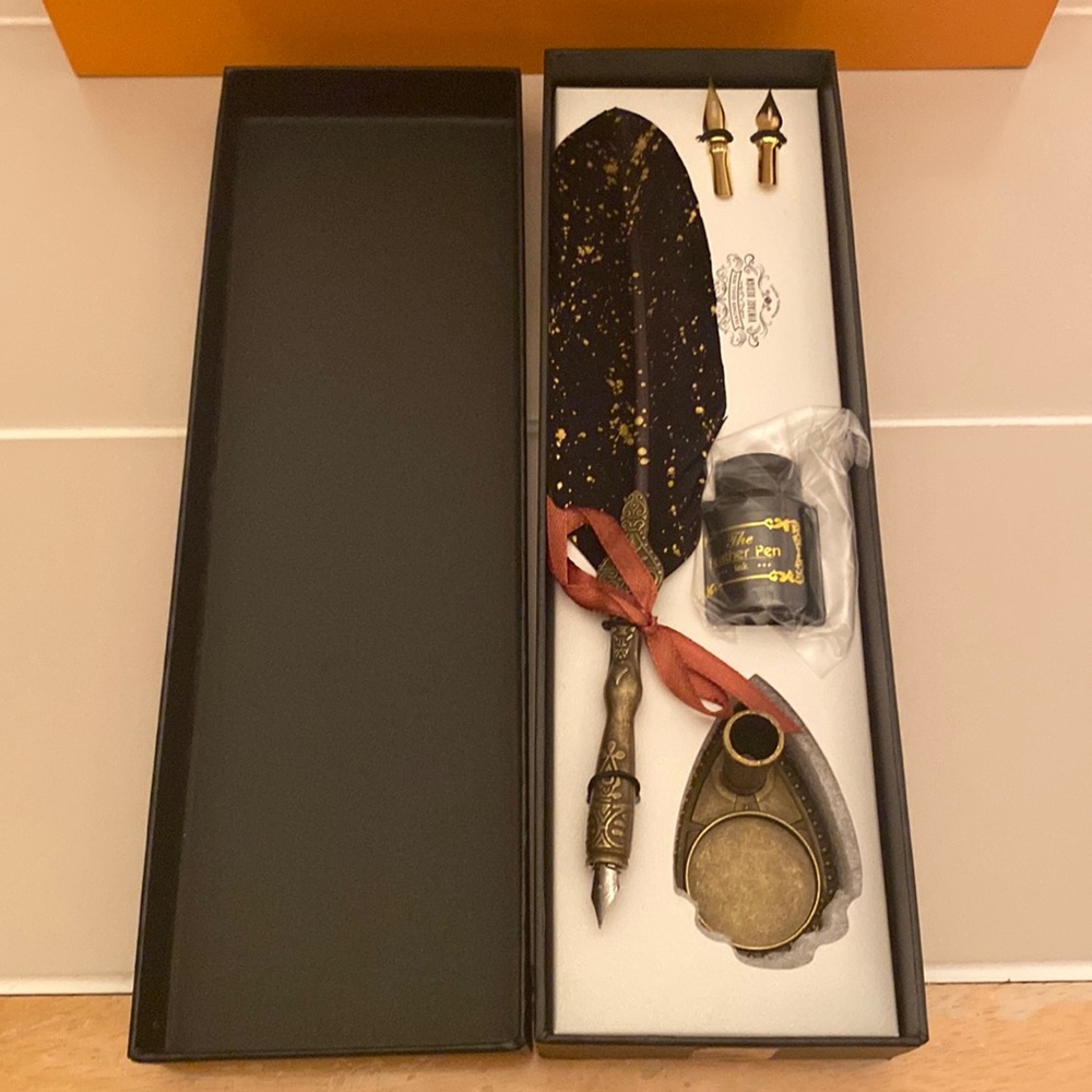 Black & Gold Feather Ink Pen w box